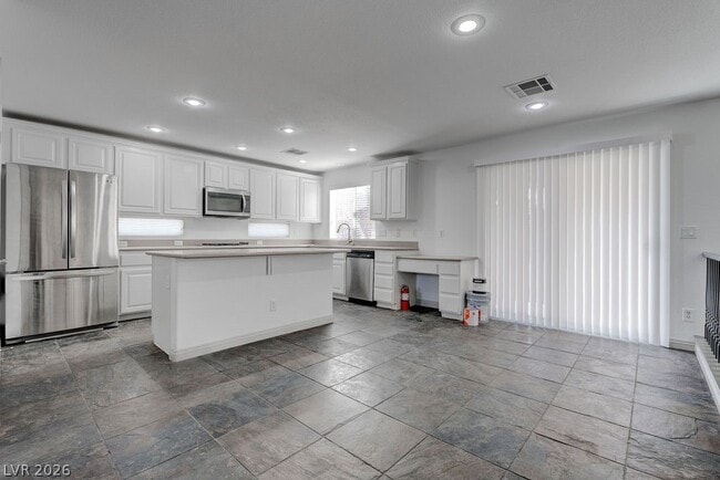 Building Photo - 9931 Rockside Ave