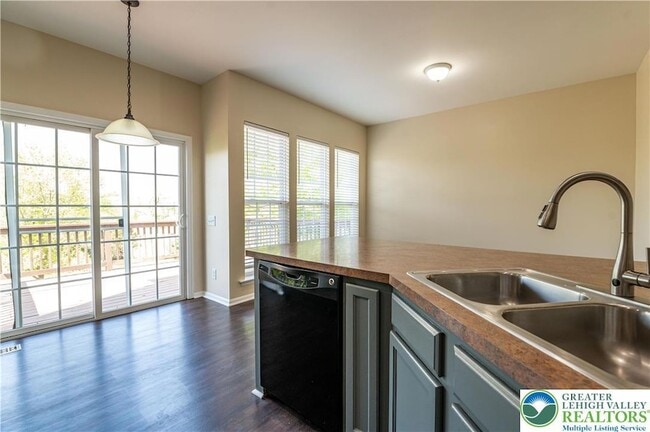 Building Photo - 8475 Putnam Ct
