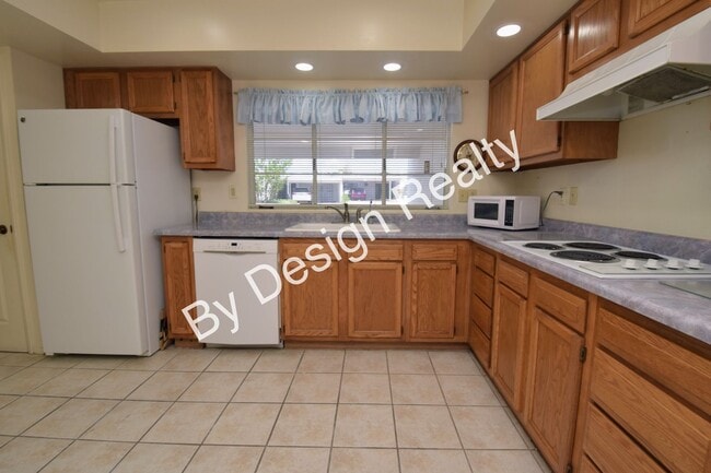 Building Photo - 55+ Townhome for Rent - Spacious 3BR/2BA w...