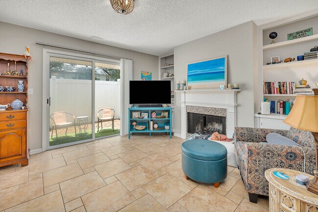 Building Photo - 132 S Island Square Dr