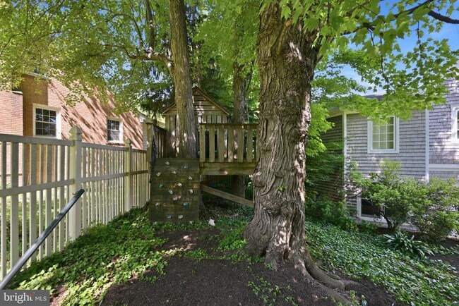 Building Photo - 2800 Greenvale St