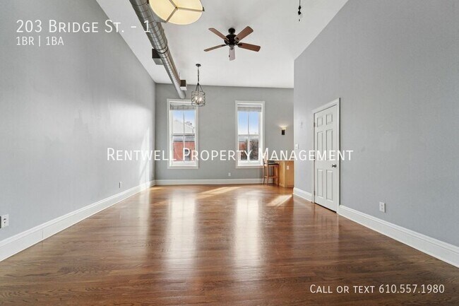 Building Photo - 203 Bridge St