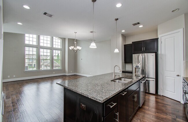 Building Photo - 11023 Acorn Falls Dr