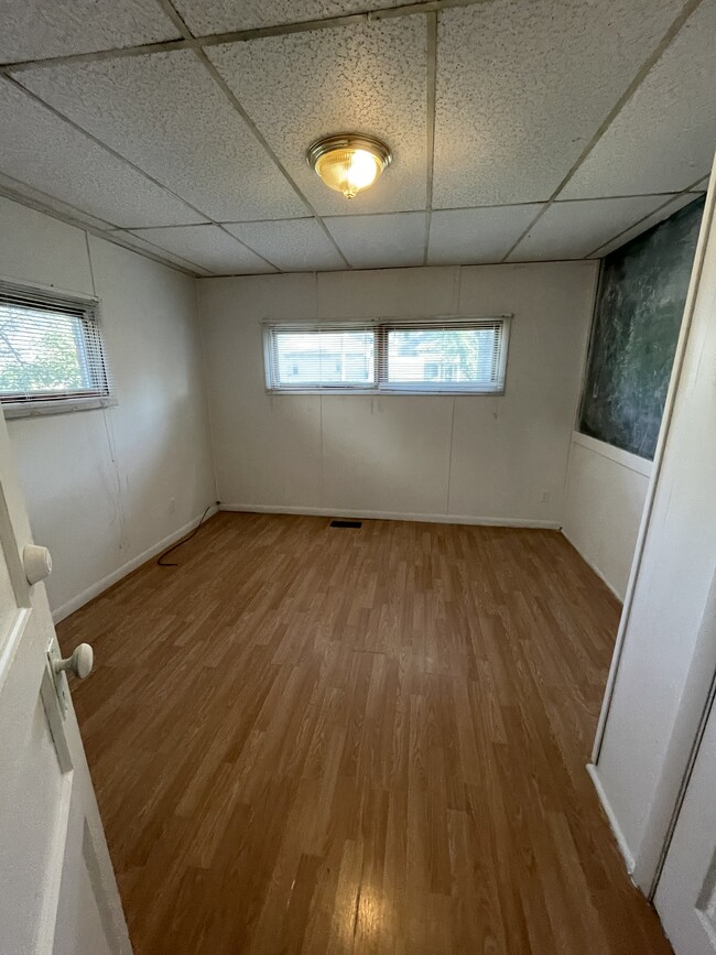 Bedroom - 816 W Ashland Ave