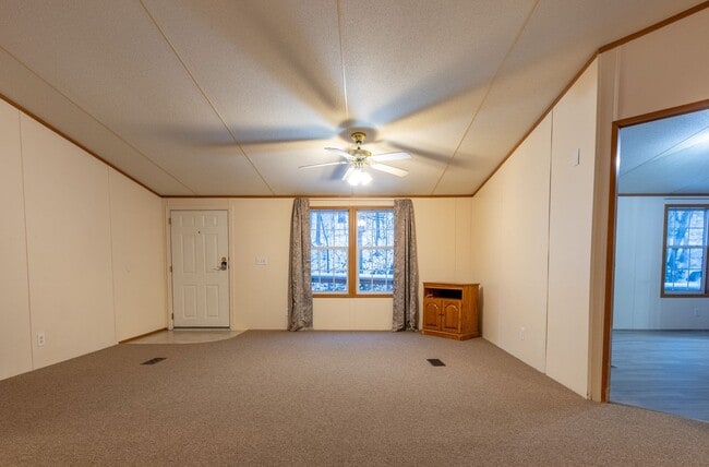 Building Photo - Hocking Hills Home For Rent