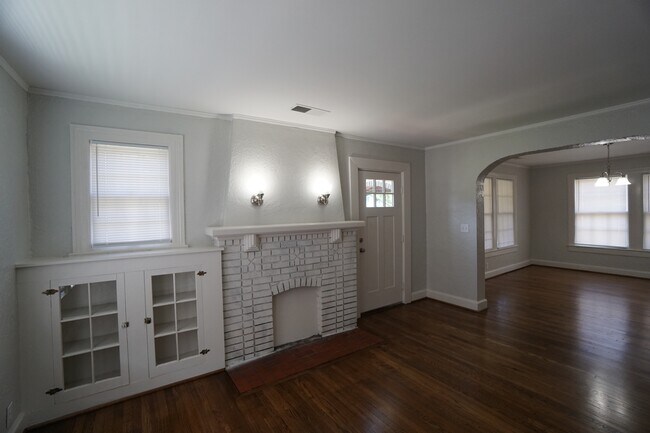 Building Photo - 7223 1st Ave S