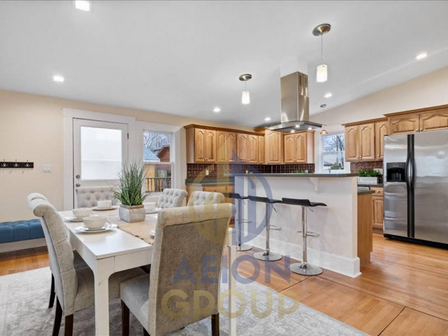 Building Photo - 989 Woodruff Pl E Dr