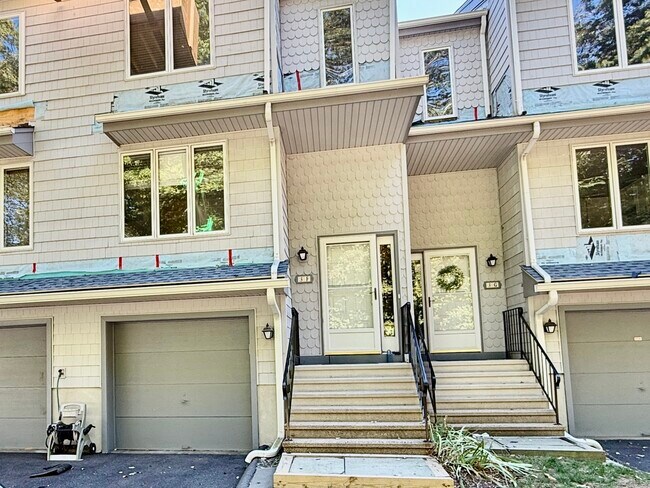 Building Photo - 65 Wolfpit Ave