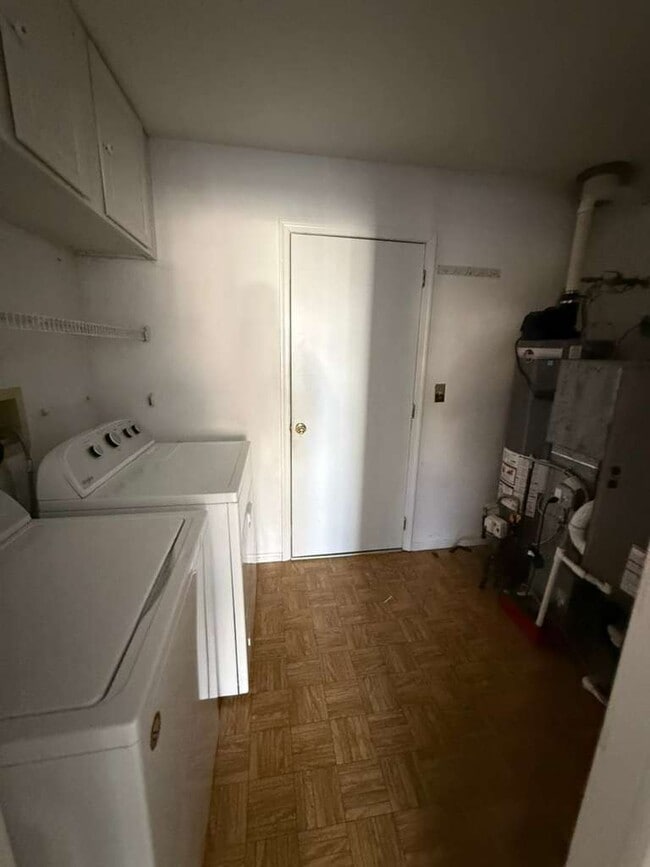 Building Photo - 1 Sunnydale Ct