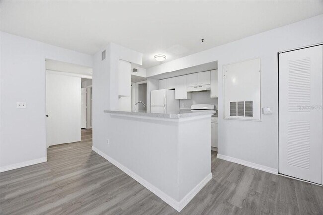 Building Photo - 1610 Columbia Arms Cir