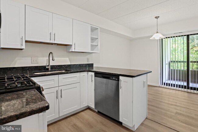 Building Photo - 5659 Harpers Farm Rd