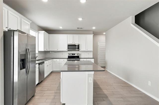 Building Photo - 944 Ravenwood Ln
