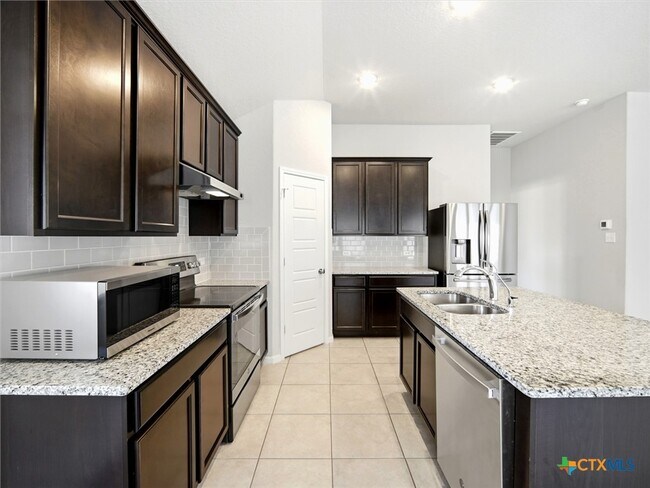 Building Photo - 1132 Amber Lk