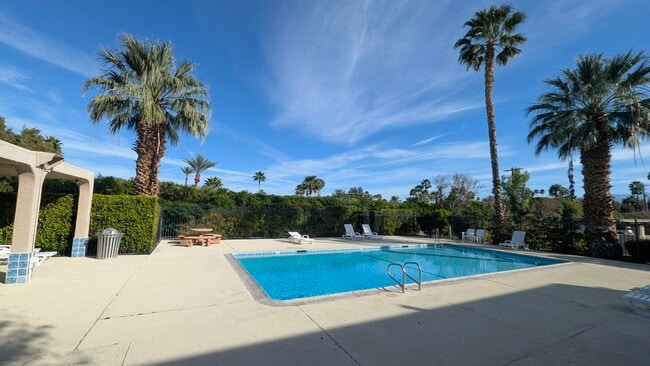 Building Photo - 2260 N Indian Canyon Dr