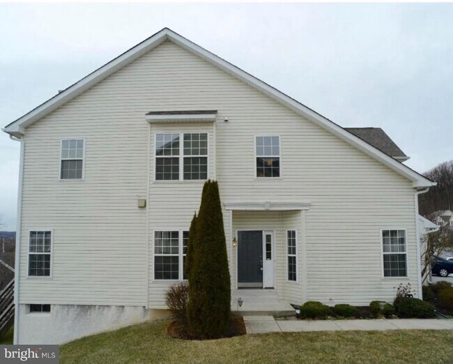 Building Photo - 37 Lincoln Dr