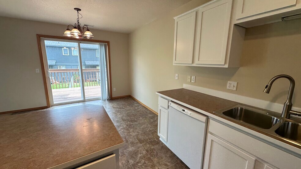 Building Photo - 1374 Kaleigh Ct