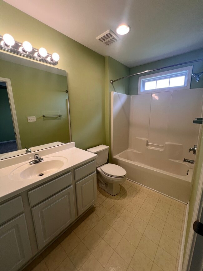 Building Photo - 115 Forest Ridge Rd