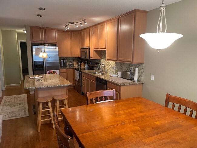 Building Photo - Beautifully updated Townhome in the West B...