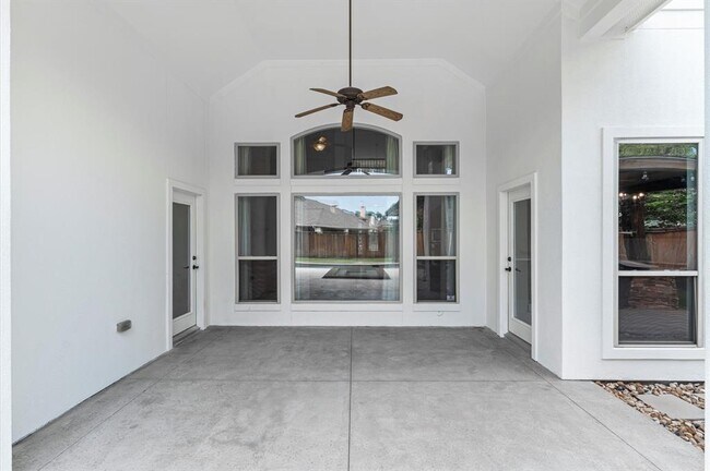 Building Photo - 3 N Beech Springs Cir