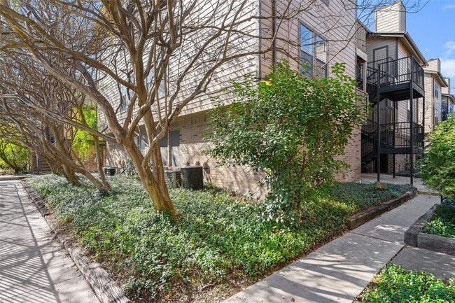 Building Photo - 5608 Cougar Dr