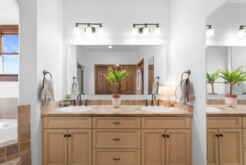 Building Photo - 710 Hilltop Vista Rd