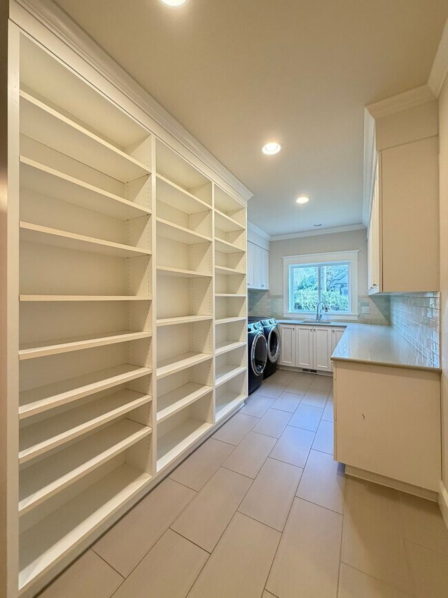 Building Photo - Gorgeous Custom Home In the Uplands Neighborhood. 4bd plus office. 2944sf.