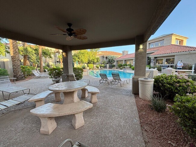 Building Photo - Ground level, Furnished 1bd Condo