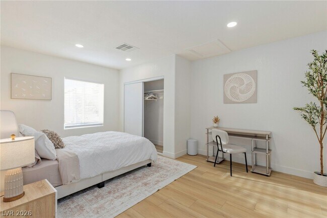 Building Photo - 4045 W Mardon Ave