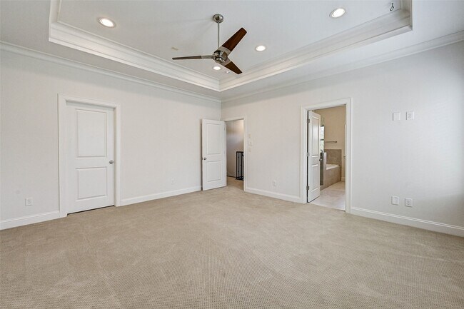 Building Photo - 744 W 24th St