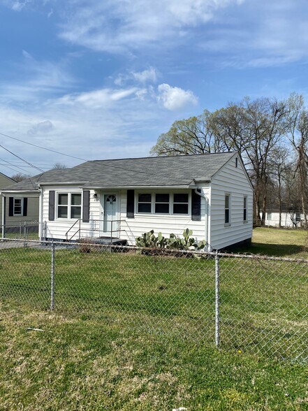 Primary Photo - 807 Richmond Ave