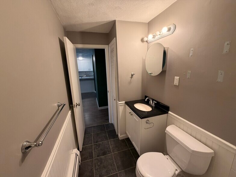 Building Photo - 35 Andrew St