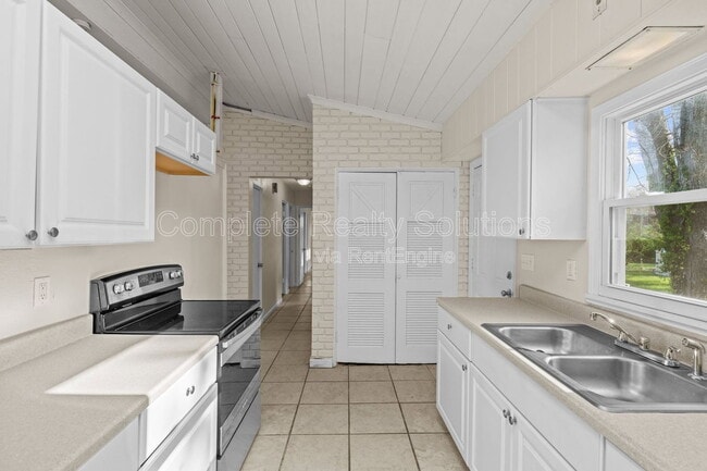 Building Photo - 62 Capitol Hill Dr