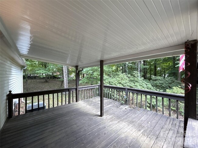 Building Photo - 2039 Vista Rd