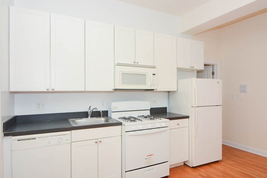 Building Photo - 4715 N Sheridan Rd