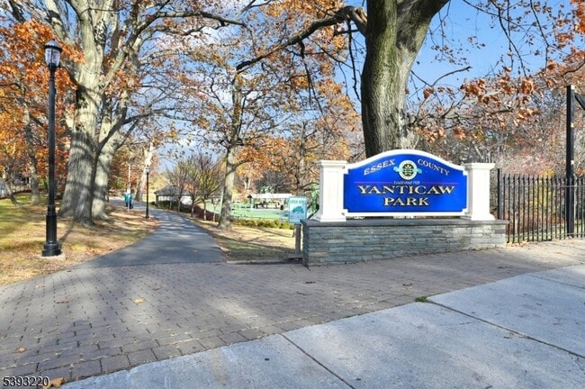 Building Photo - 640 Franklin Ave