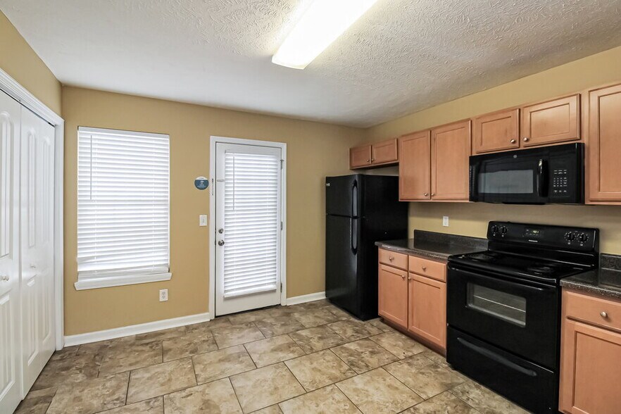 Building Photo - 8015 Logan Dr