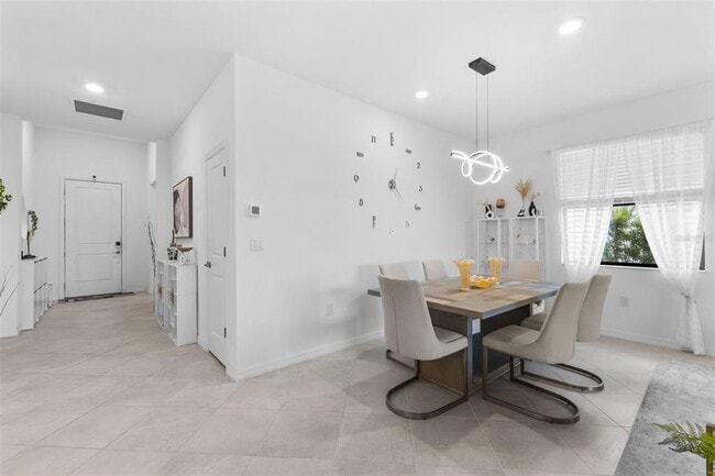 Building Photo - 10868 Sun Drop St