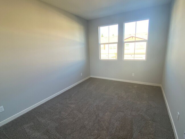 Building Photo - Brand New Home