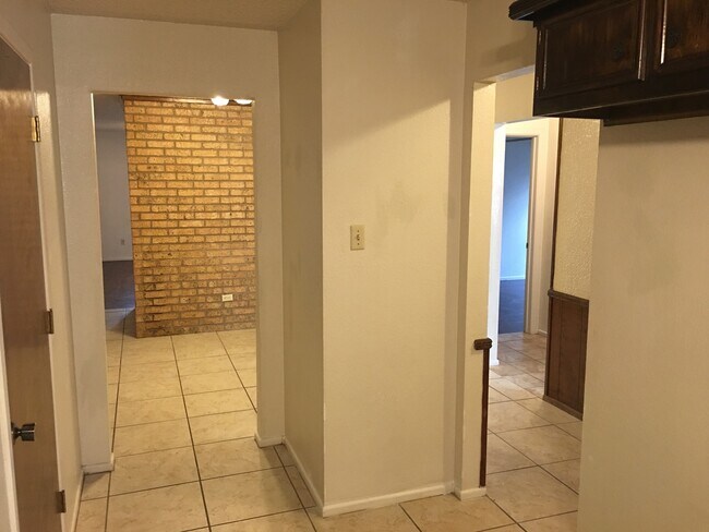 Building Photo - 9807 Memphis Ave