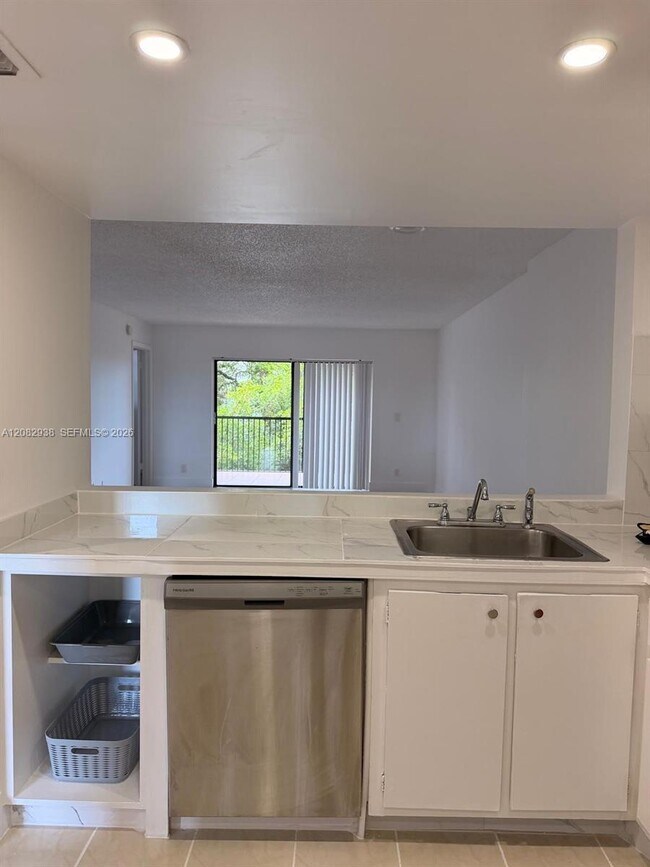 Building Photo - 6575 W Oakland Park Blvd
