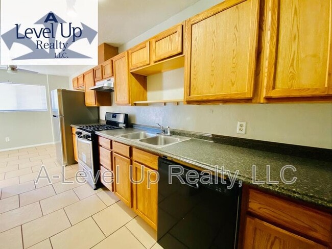 Building Photo - 1850 N 5th Ave