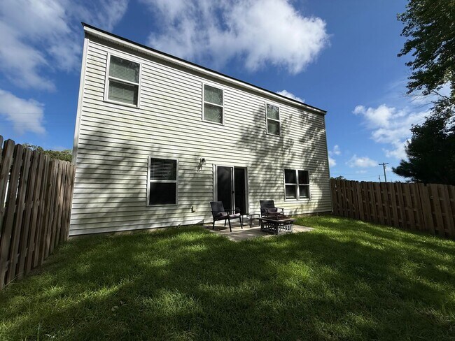 Building Photo - Fully Furnished - Move in Ready - Less than 12 month lease in SNEADS FERRY