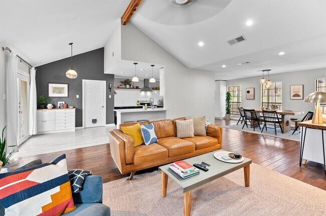 Building Photo - 11006 Yucca Dr