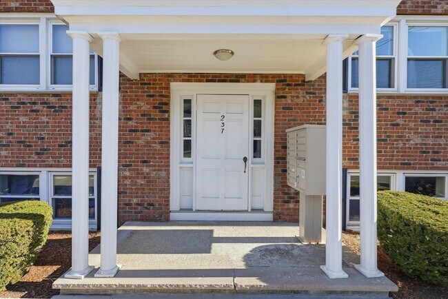 Building Photo - 237 Main St