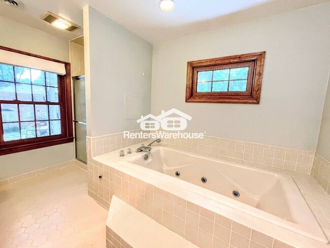 Building Photo - 2925 Duke of York Dr
