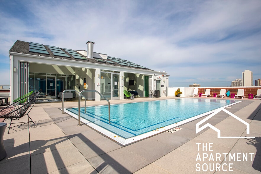 Building Photo - 301 W North Ave