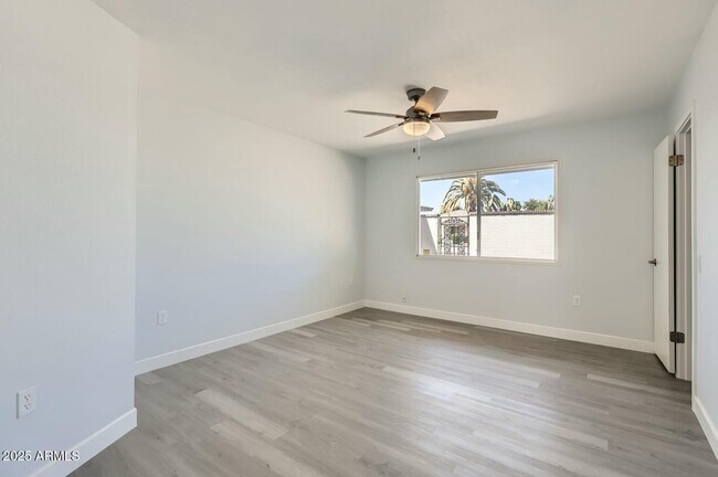 Building Photo - 12535 W Skyview Dr