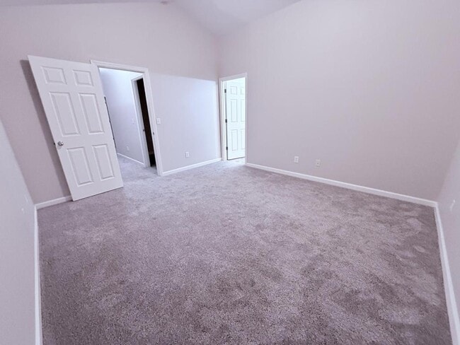 Building Photo - 13102 NE 26th St