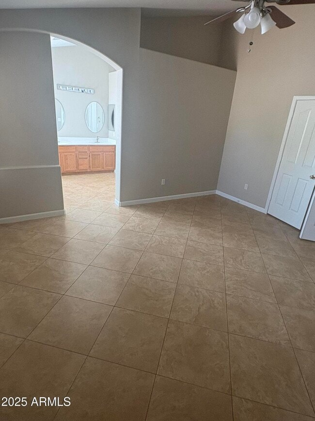 Building Photo - 918 S San Joaquin Ct