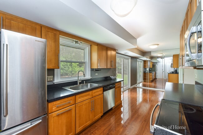 Building Photo - 453 Kensington Ct